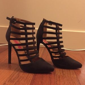 Black cage pointed toe pumps